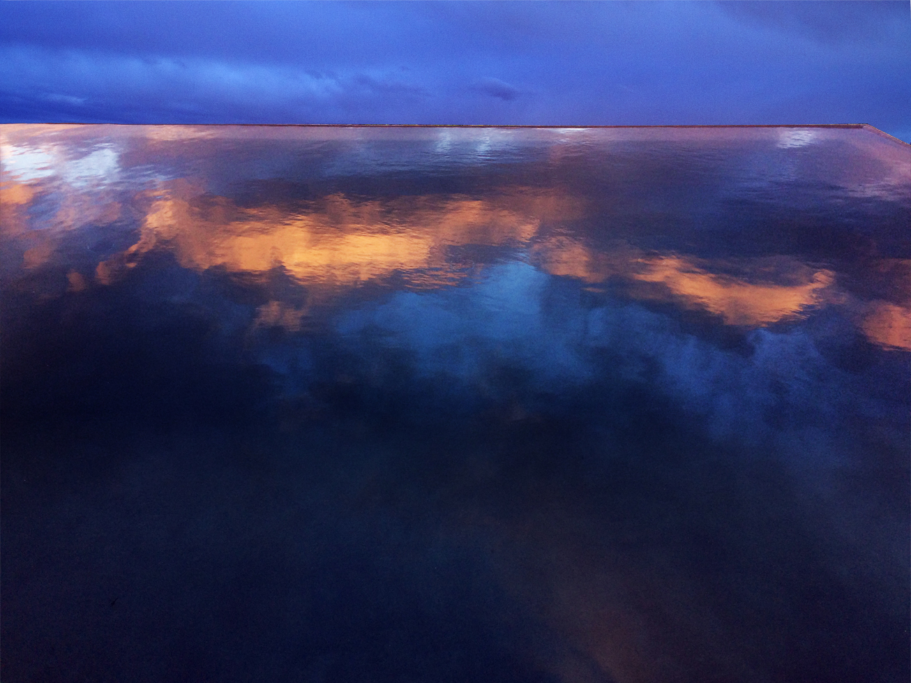 morning pool horizon
